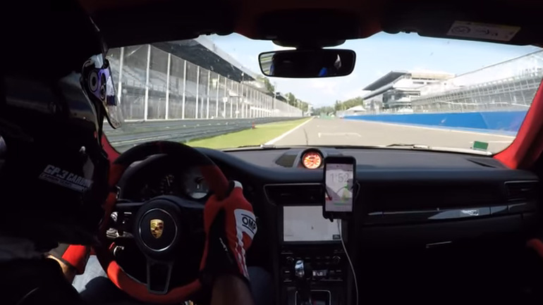 Του έσκασε το ελαστικό στα 300 χλμ./ώρα